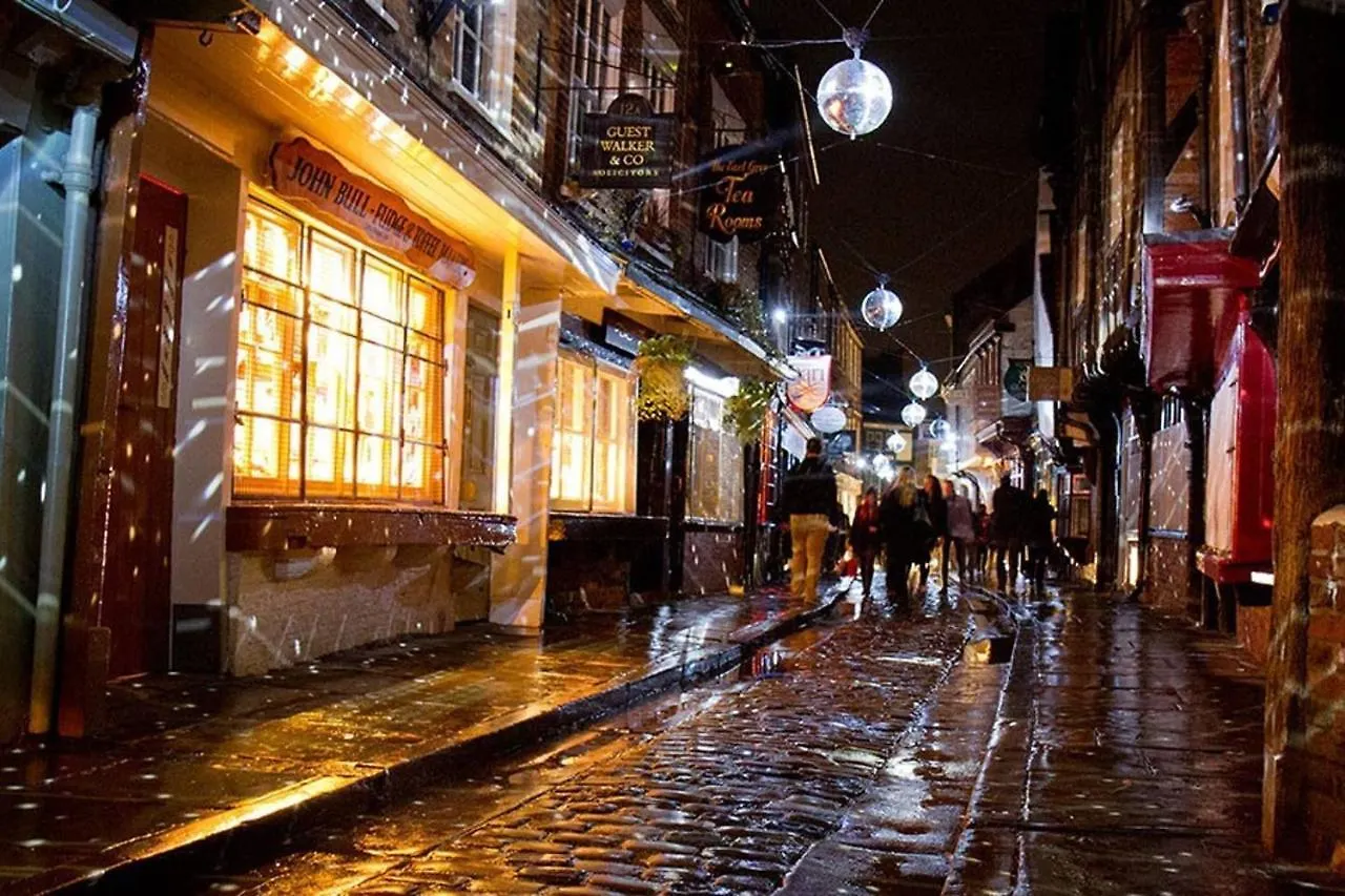 Wonderful Pet Friendly One Bed Apartment In York Great For Couples Or Friends With A Pull Out Comfortable Sofa Bed Right On The River Ouze With A Private Courtyard United Kingdom