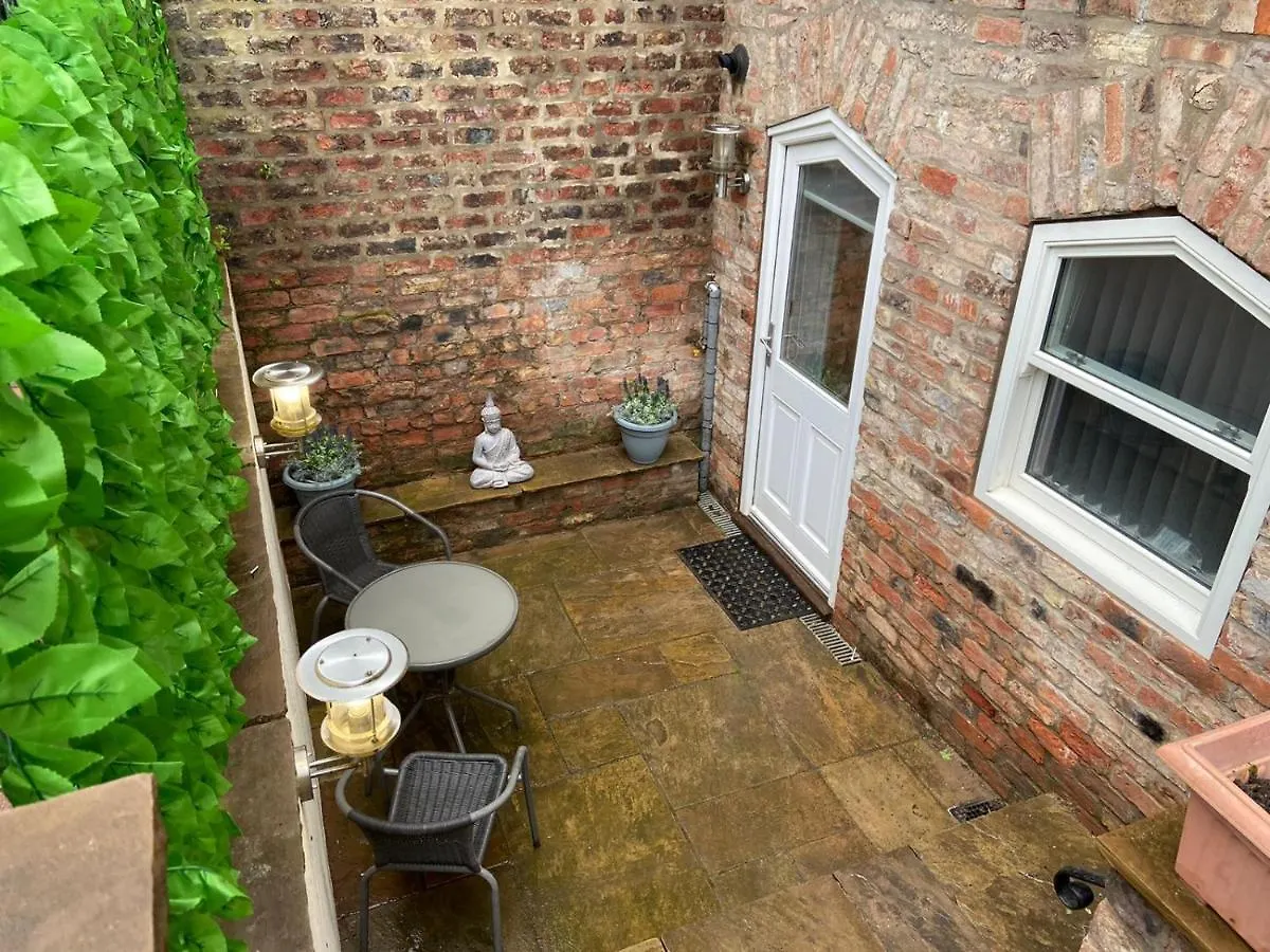 Wonderful Pet Friendly One Bed Apartment In York Great For Couples Or Friends With A Pull Out Comfortable Sofa Bed Right On The River Ouze With A Private Courtyard